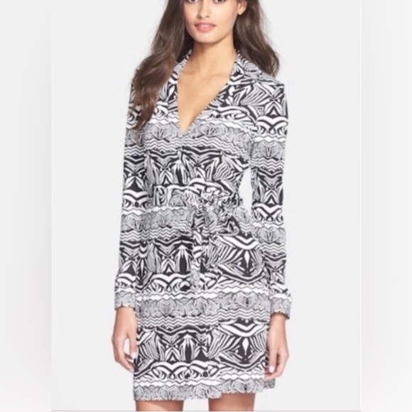 DVF New Jeanne Two Wrap Dress size 2 black and white zebra tattoo - Picture 2 of 7